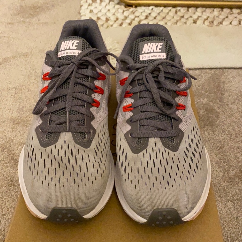 Women’s Nike sneakers